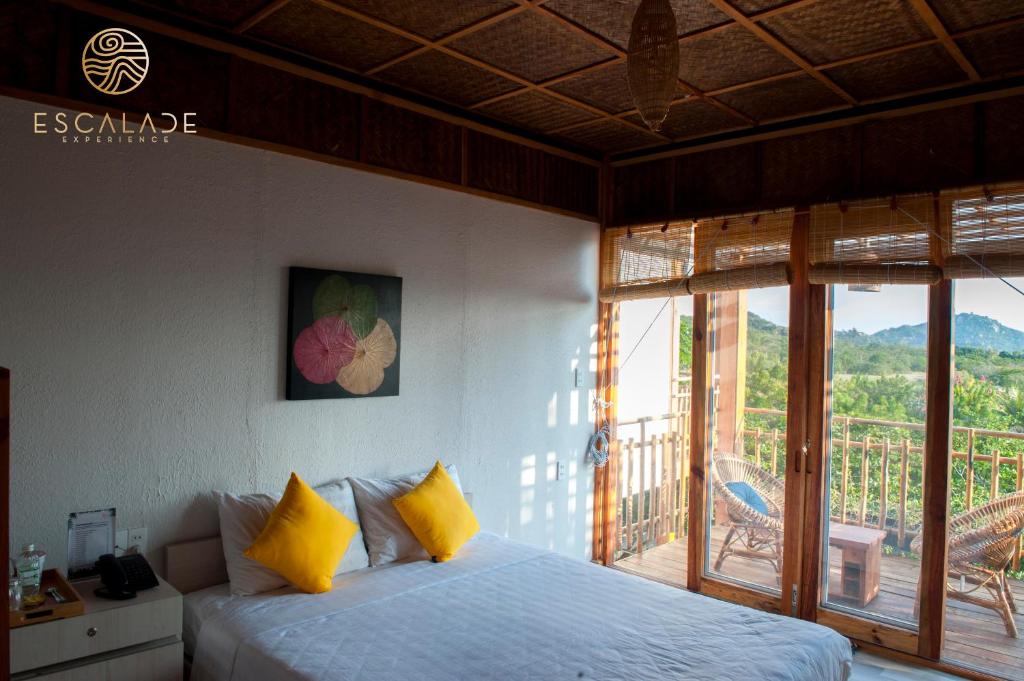 Review-Escalade-Resort-Cam-Ranh
