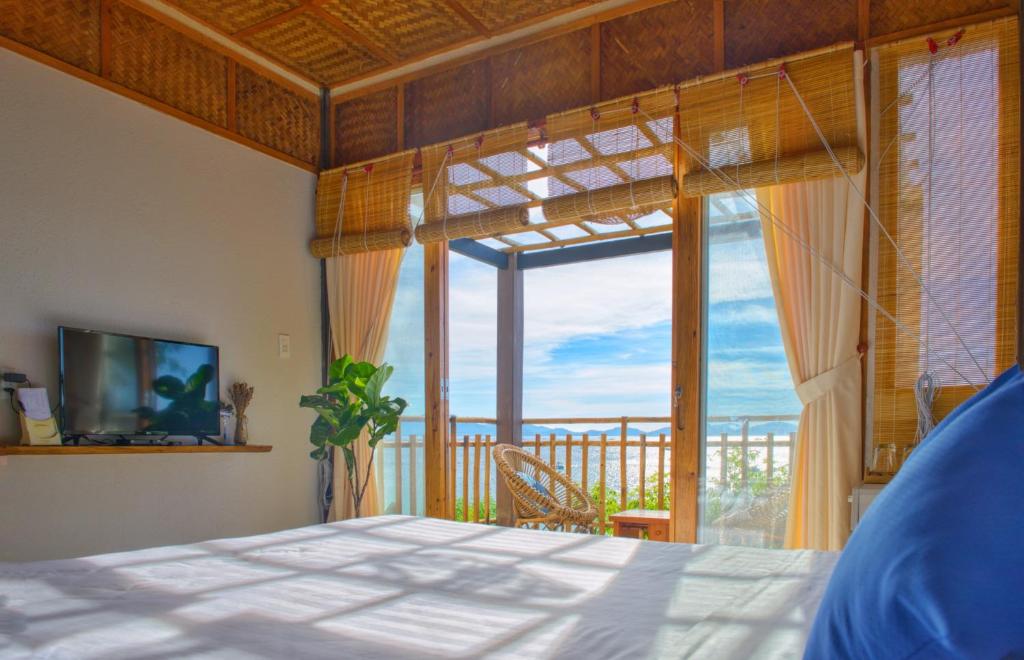 Review-Escalade-Resort-Cam-Ranh