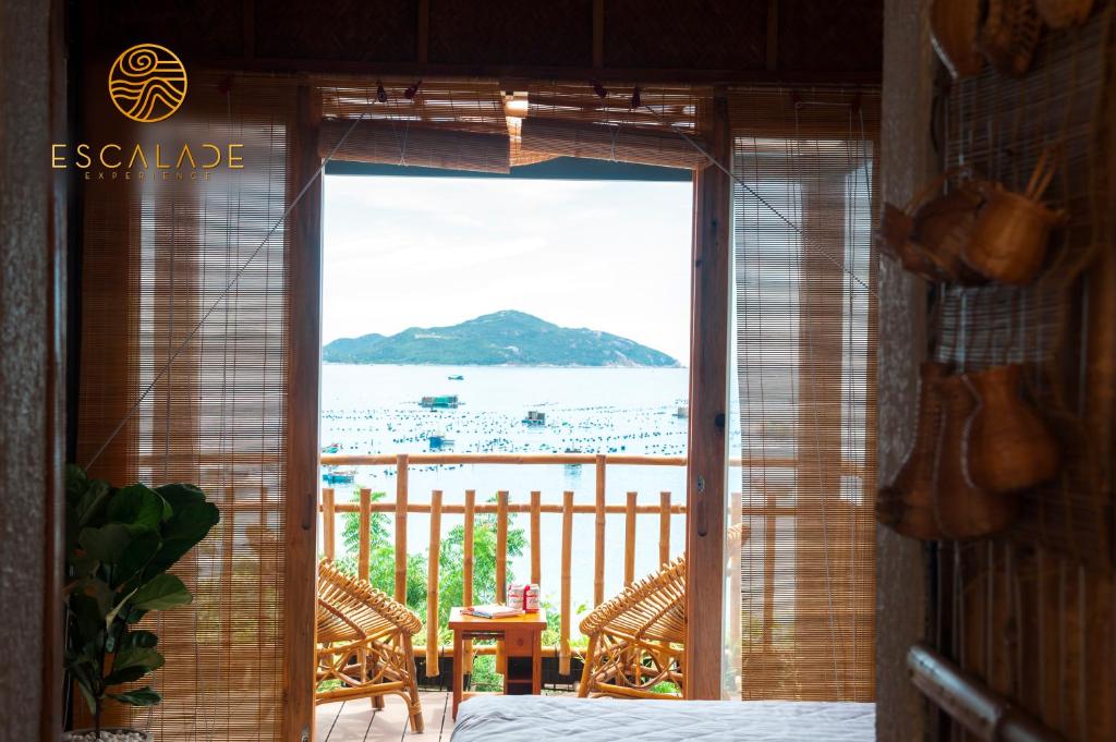 Review-Escalade-Resort-Cam-Ranh