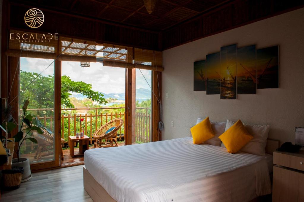 Review-Escalade-Resort-Cam-Ranh