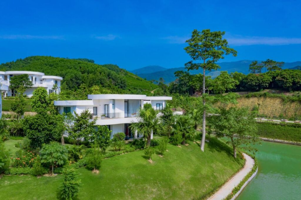 Review-Ivory-Villas-Resort-Hoa-Binh 4
