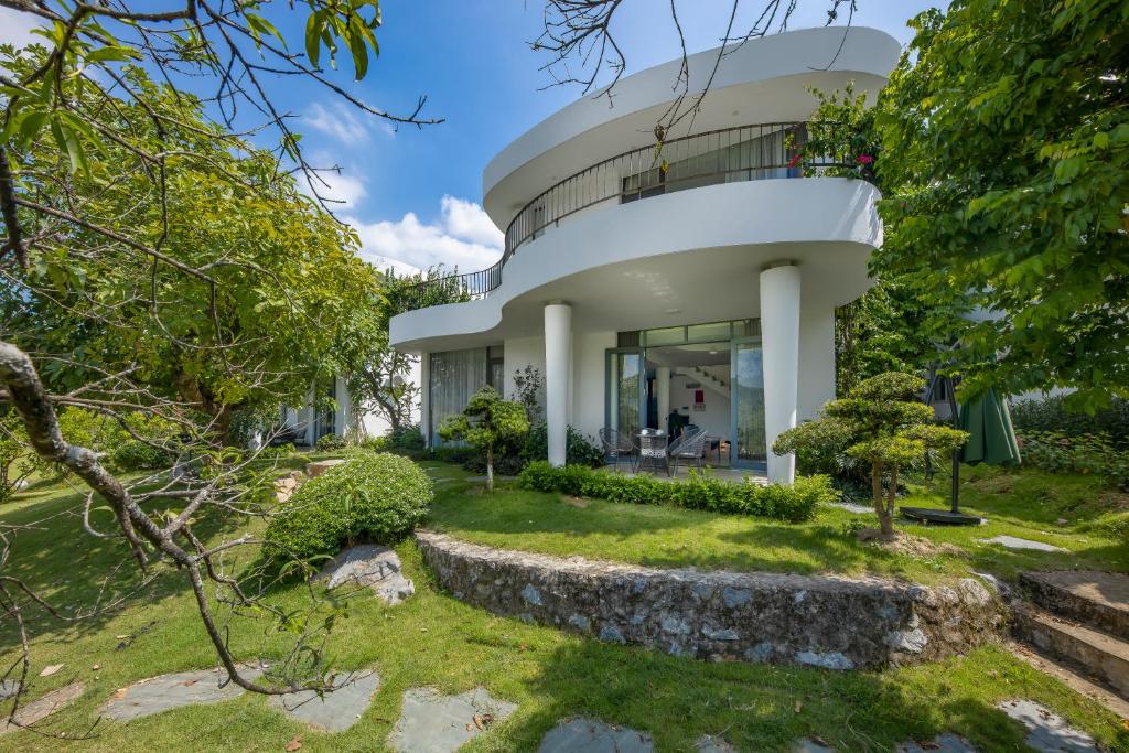 Review-Ivory-Villas-Resort-Hoa-Binh 5
