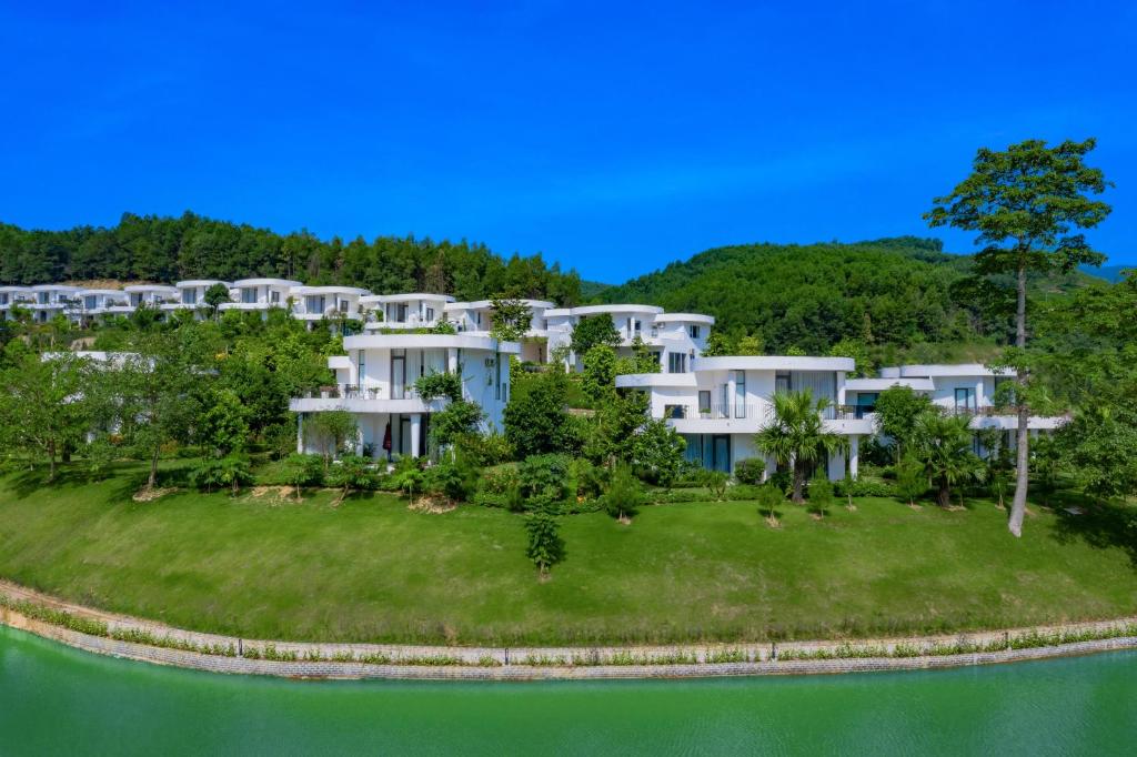 Review-Ivory-Villas-Resort-Hoa-Binh 7