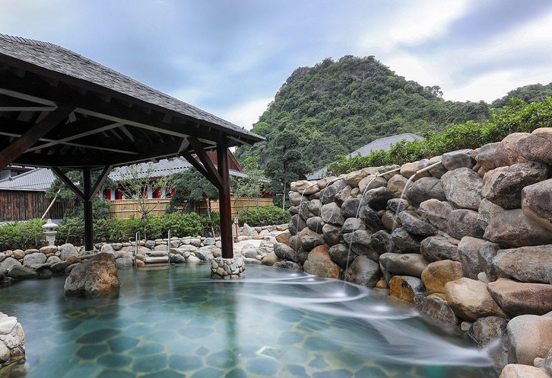 suoi-nuoc-nong-quang-ninh-ha-long