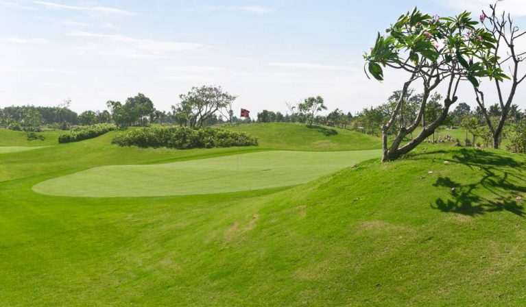 san-golf-me-kong-mien-nam-review-gia