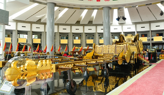 Royal Regalia bao tang