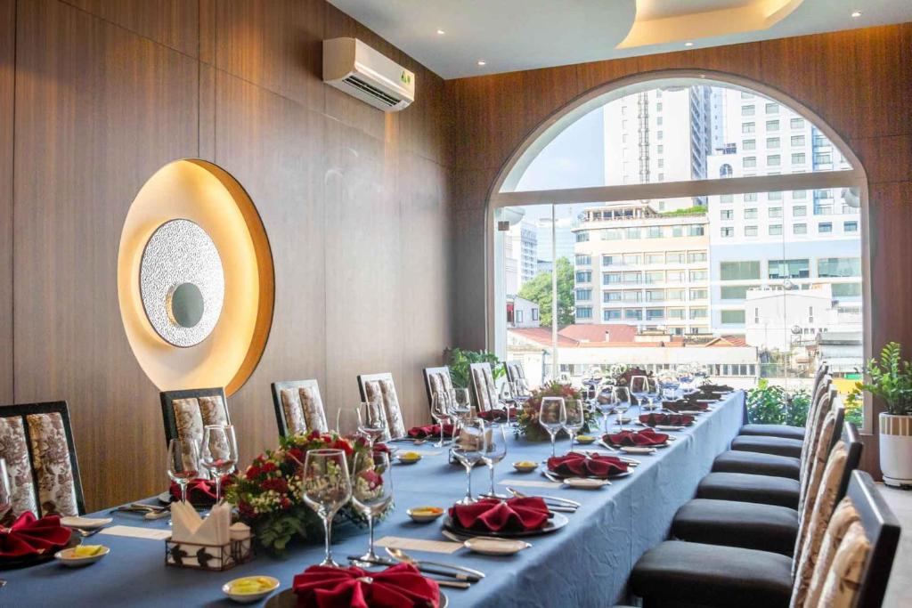 Royal-hotel-saigon5