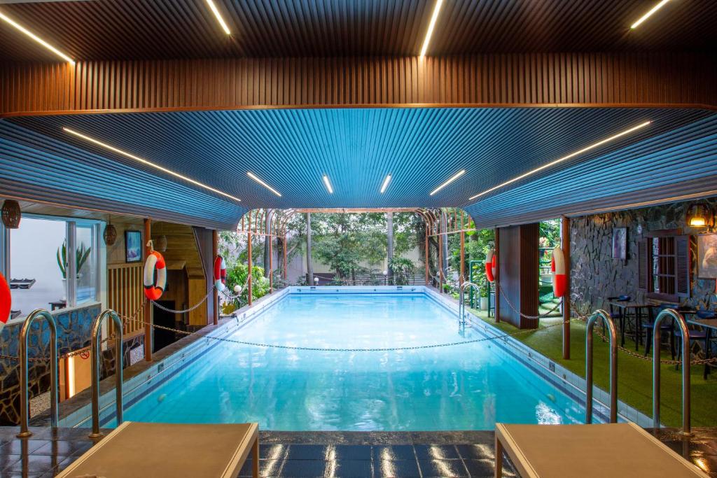 Royal-hotel-saigon9