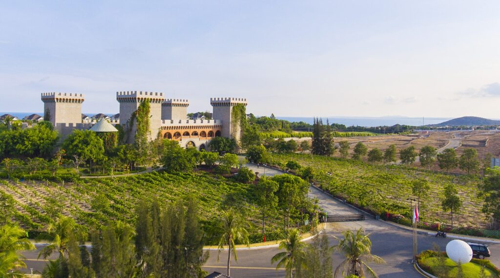 khach-san-resort-5-sao-mui-ne-phan-thiet-dep-nhat-co-bai-bien-rieng-2