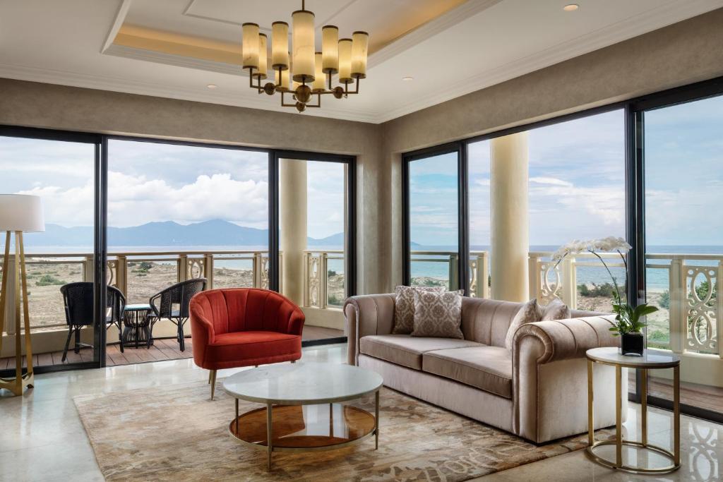 top-16-khach-san-resort-5-6-sao-o-da-nang-moi-dep-gia-tot-nhat-gan-bien-19