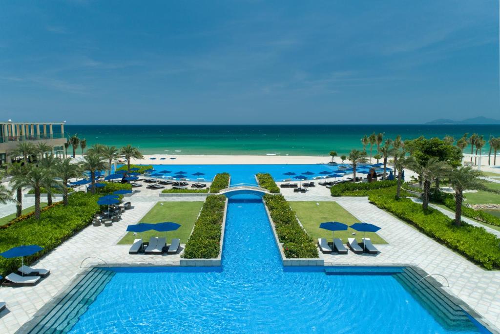 top-16-khach-san-resort-5-6-sao-o-da-nang-moi-dep-gia-tot-nhat-gan-bien-20