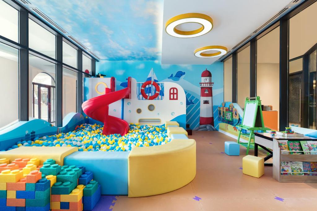 top-16-khach-san-resort-5-6-sao-o-da-nang-moi-dep-gia-tot-nhat-gan-bien22