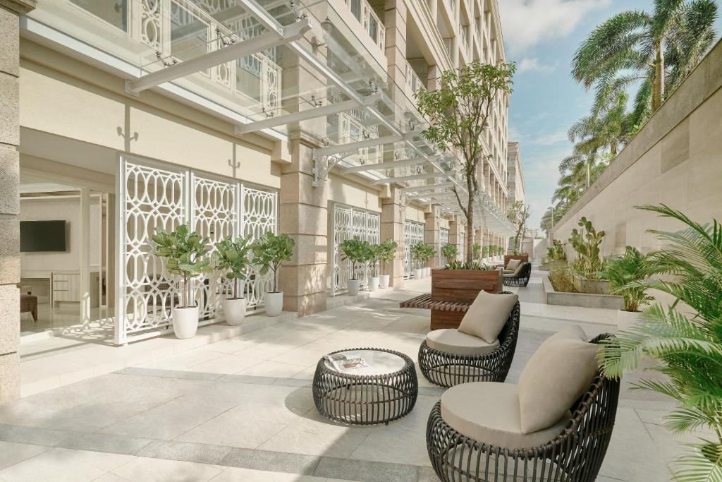 -top-16-khach-san-resort-5-6-sao-o-da-nang-moi-dep-gia-tot-nhat-gan-bien23