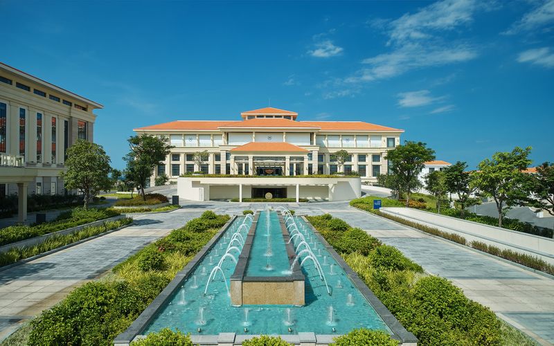 top-16-khach-san-resort-5-6-sao-o-da-nang-moi-dep-gia-tot-nhat-gan-bien-17