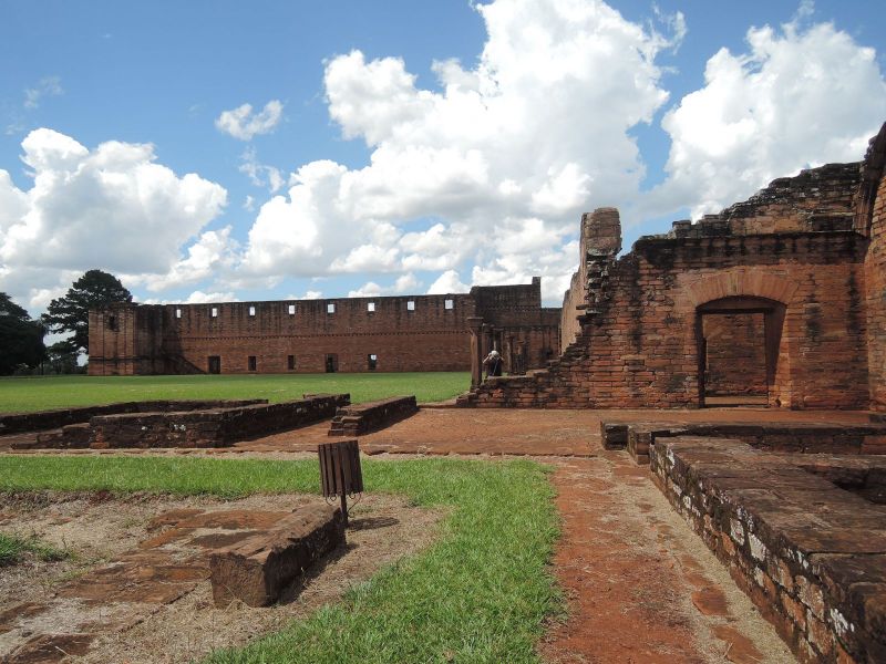 T%C3%A0n t%C3%ADch th%C3%A1nh t%C3%B2a Truy%E1%BB%81n gi%C3%A1o D%C3%B2ng T%C3%AAn La Sant%C3%ADsima Trinidad de Paran%C3%A1 v%C3%A0 Jes%C3%BAs de Tavarangue