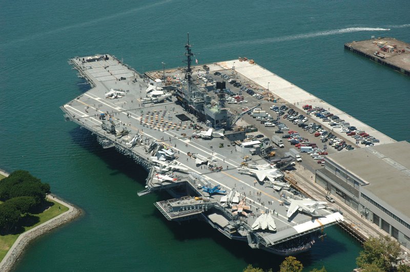 T%C3%A0u s%C3%A2n bay USS Midway