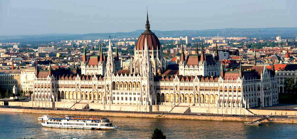 T%C3%B2a nh%C3%A0 Qu%E1%BB%91c h%E1%BB%99i t%C3%B2a nh%C3%A0 l%E1%BB%9Bn nh%E1%BA%A5t Hungary