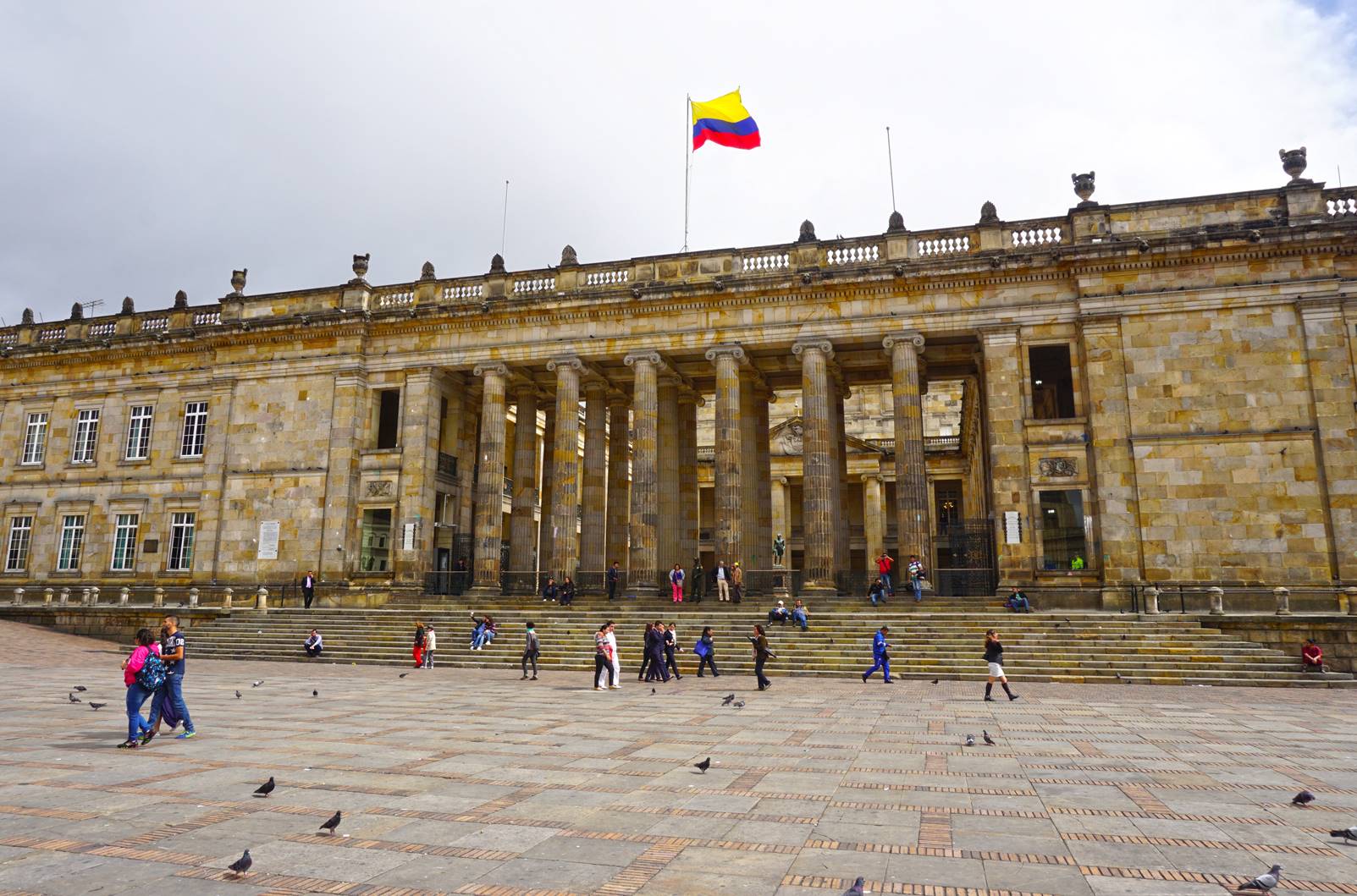 T%C3%B2a nh%C3%A0 qu%E1%BB%91c h%E1%BB%99i National Capitol Botogo