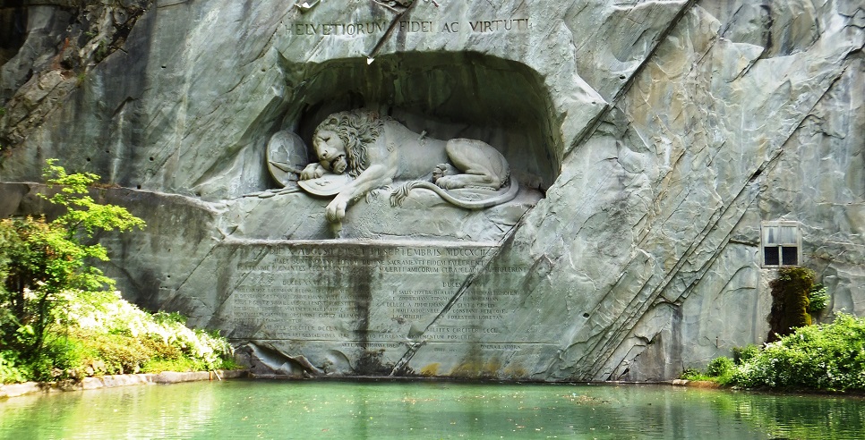 T%C6%B0%E1%BB%A3ng %C4%91%C3%A0i Lion Monument