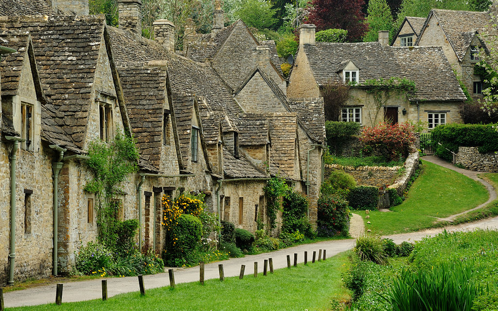Th%C3%A0nh ph%E1%BB%91 c%E1%BB%95 t%C3%ADch Cotswold