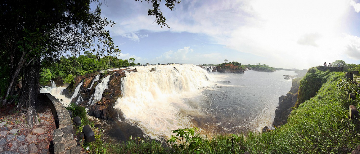 Th%C3%A1c n%C6%B0%E1%BB%9Bc La Llovizna