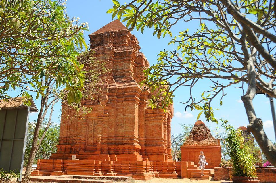 gioi-thieu-lang-ca-voi-the-whales-village-mui-ne-17