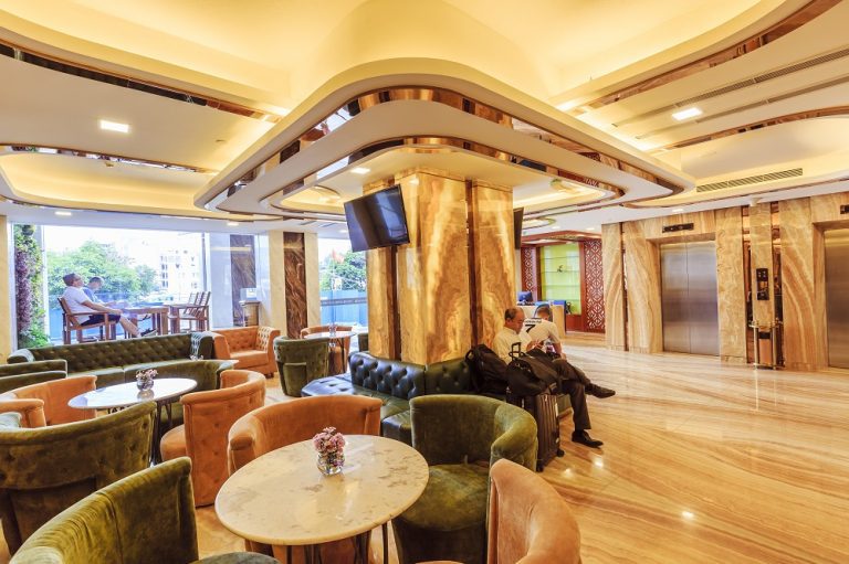 review-khach-san-winsuites-saigon-hotel-4