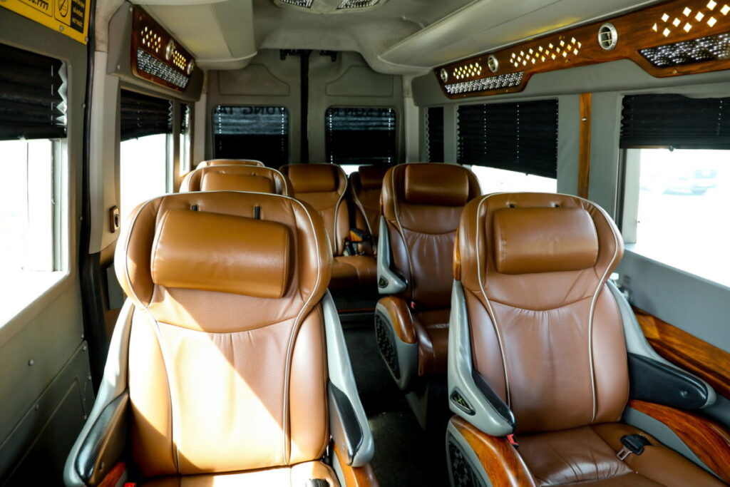 xe-loc-phat-limousine-sai-gon-di-can-tho-3