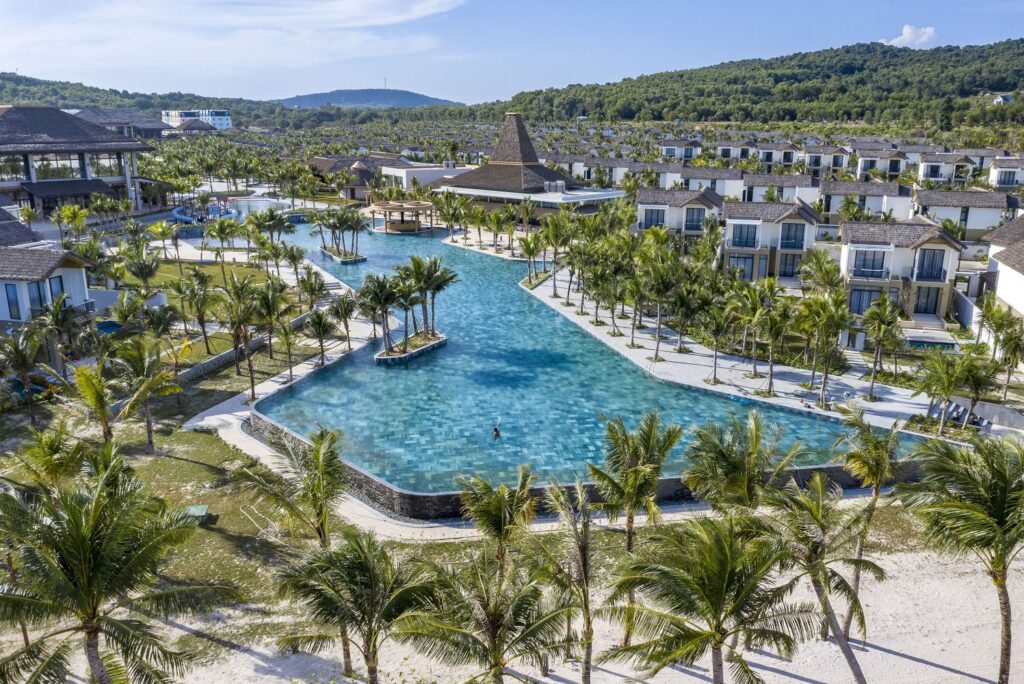 anh 1 toan canh khu nghi duong new world phu quoc resort 2 kcby