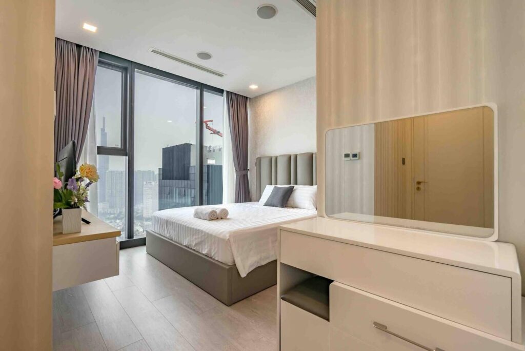 cho-thue-can-ho-2pn-vinhomes-golden-river-sai-gon