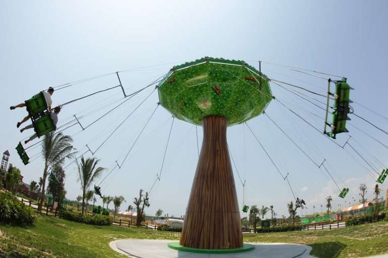 cay day vang tree swing tro choi ngoai troi vinwonders nam hoi an