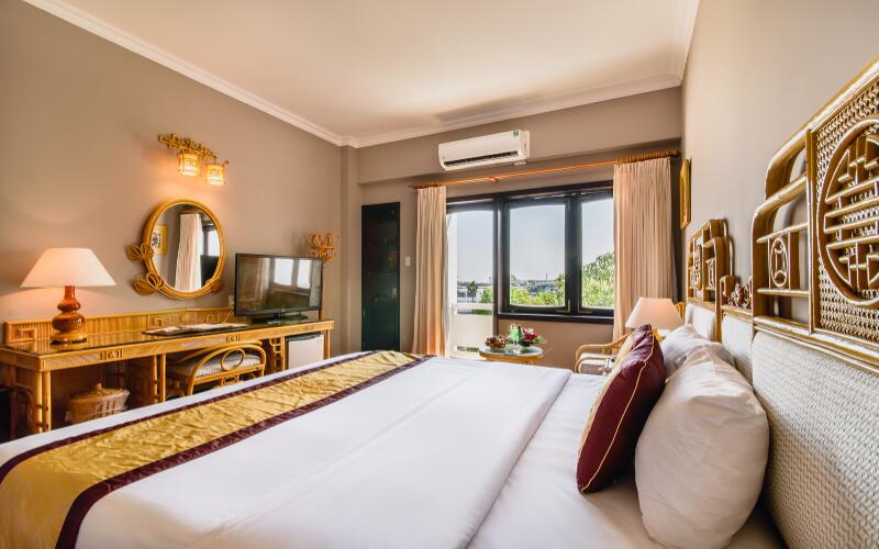 Gia-phong-khach-san-Huong-Giang-Resort-&-Spa-1