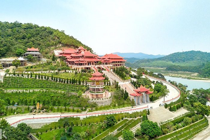 chua-ba-vang-quang-ninh-o-dau-co-gi-1