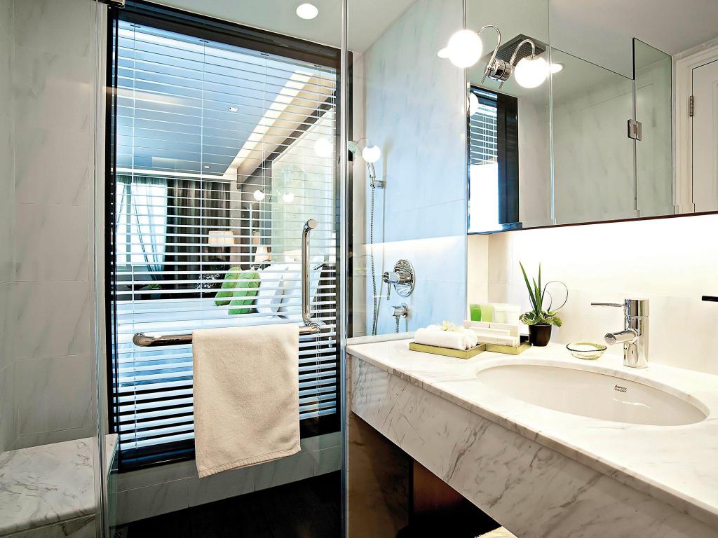 dat-phong-khach-san-movenpick-ha-noi-5*