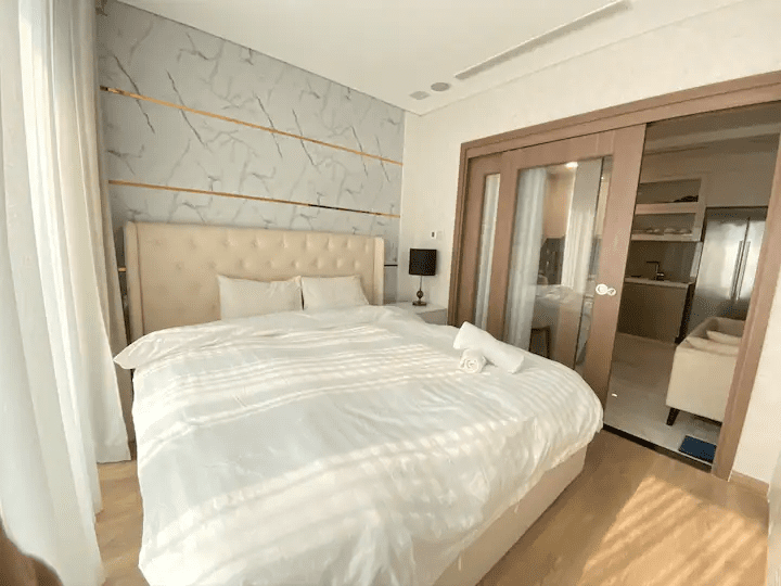review-can-ho-dich-vu-va-homestay-moi-dep-vinhomes-landmark-81-2