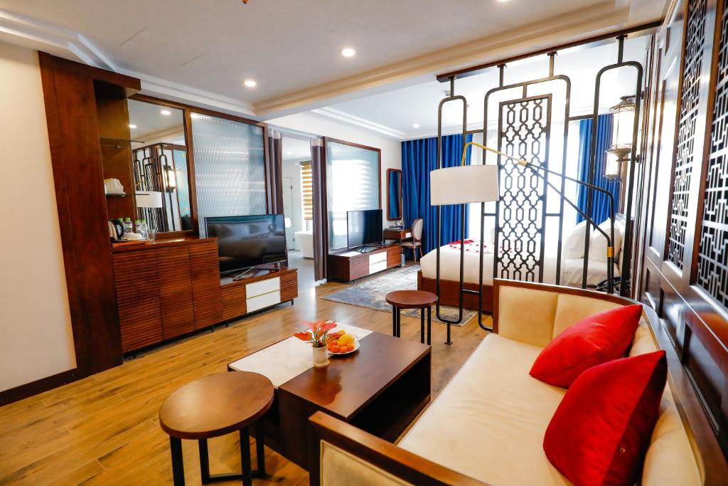 Grand Phoenix Hotel