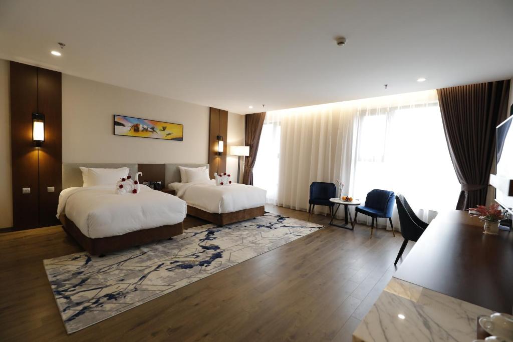 Grand Phoenix Hotel