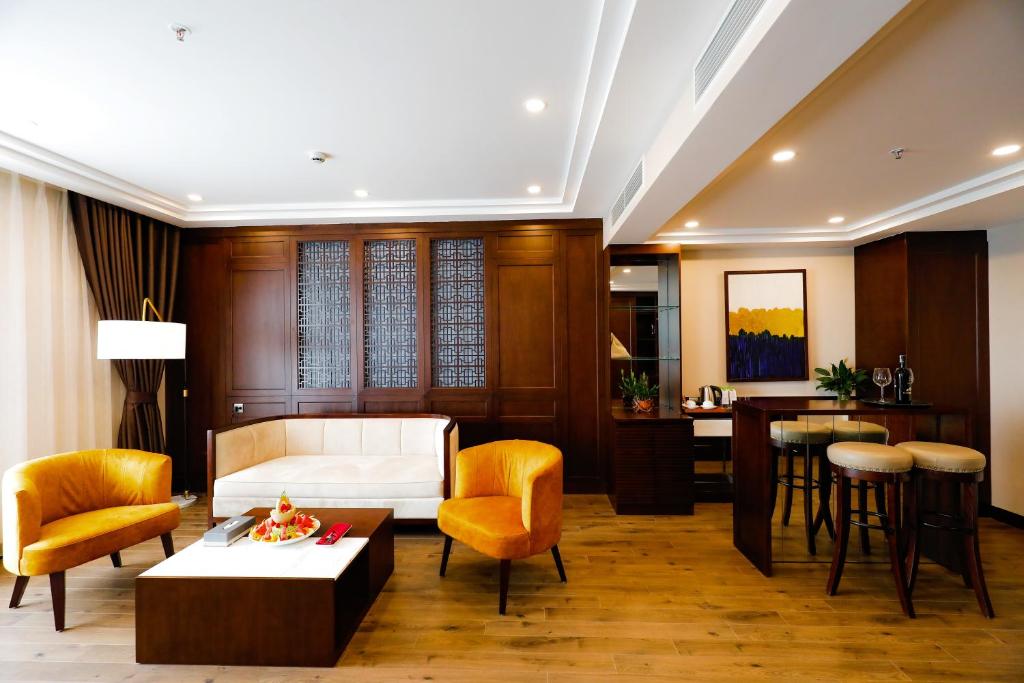 Grand Phoenix Hotel