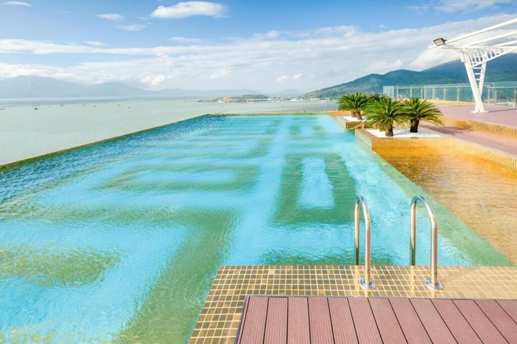 review-khach-san-golden-bay-da-nang-6