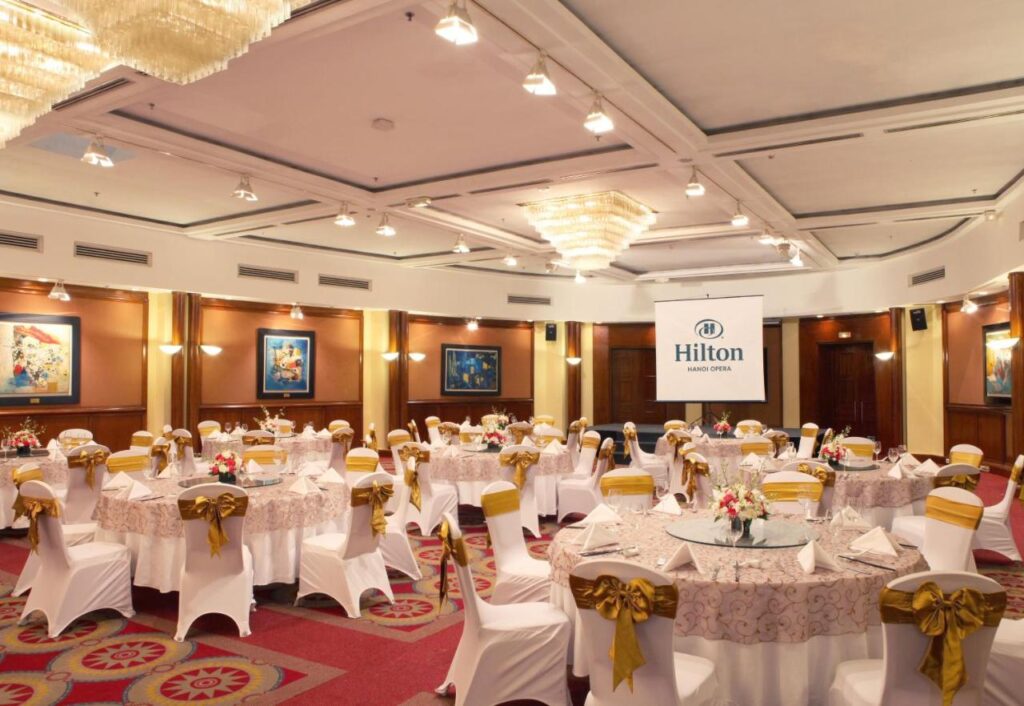 review-khach-san-hilton-hanoi-opera-hotel-5-sao-le-thanh-thong-quan-hoan-kiem3