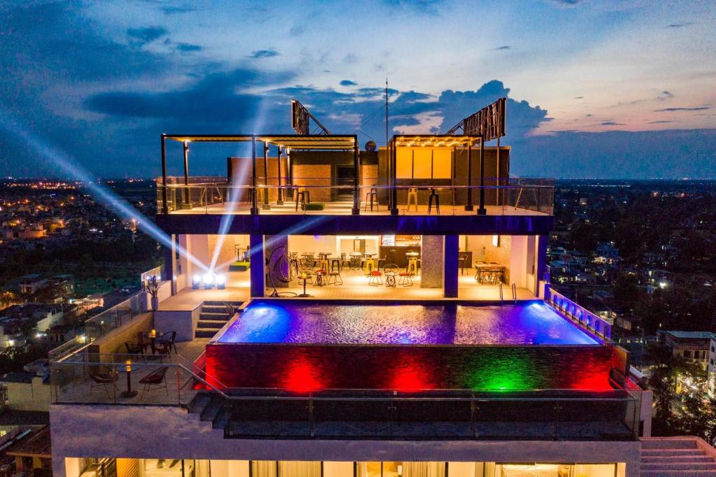 ho-boi-tai-the-marron-hotel