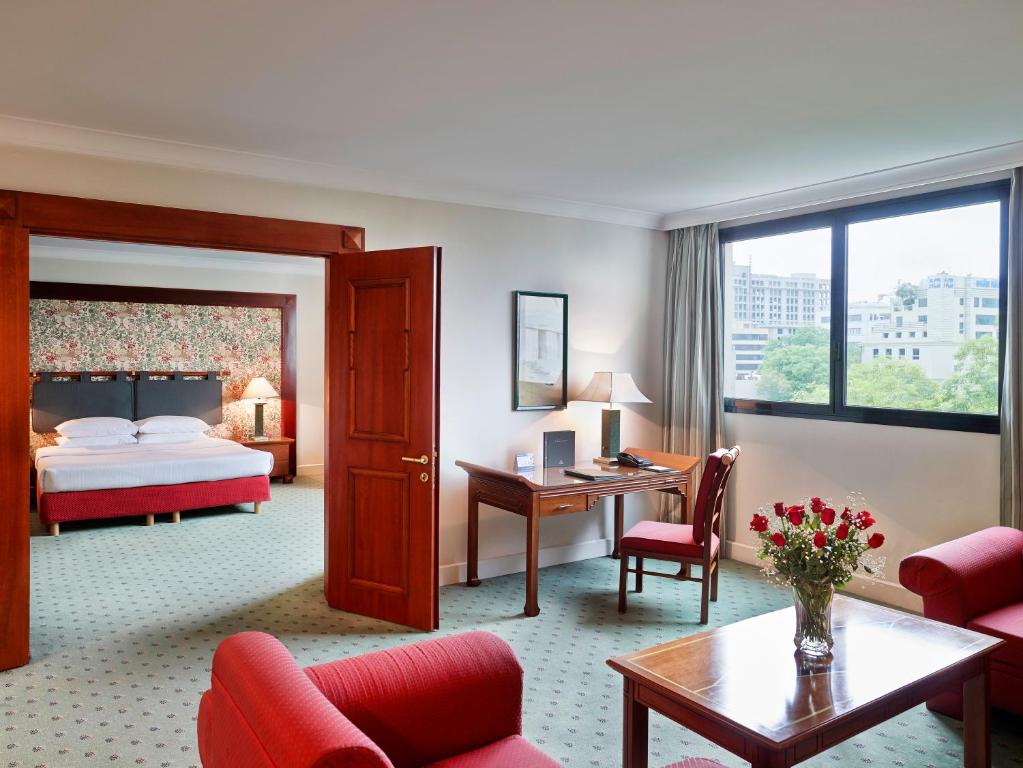 khach-san-hilton-ha-noi