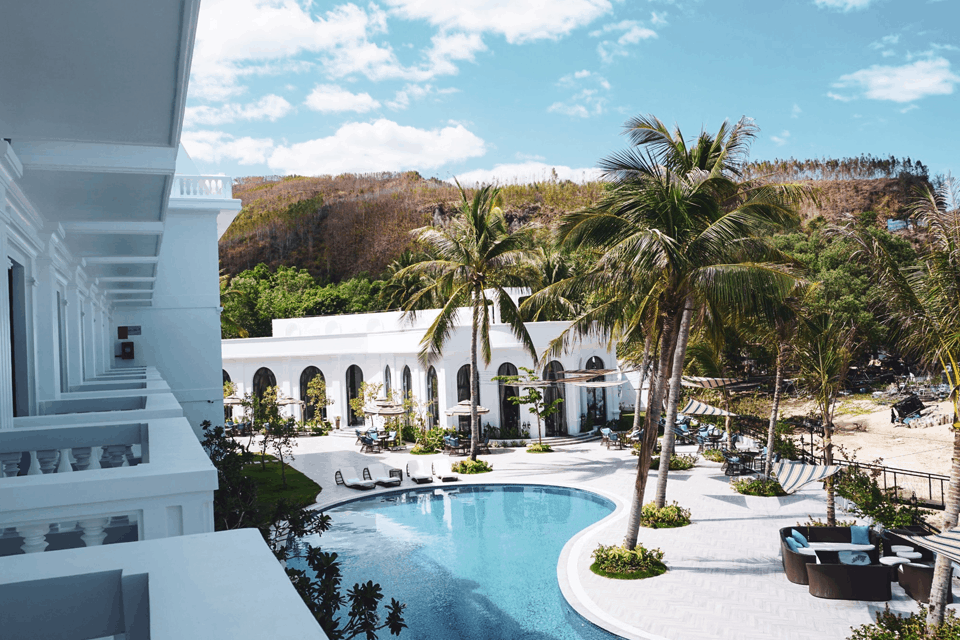 kien truc hy lap voi tong mau trang trang nha va s