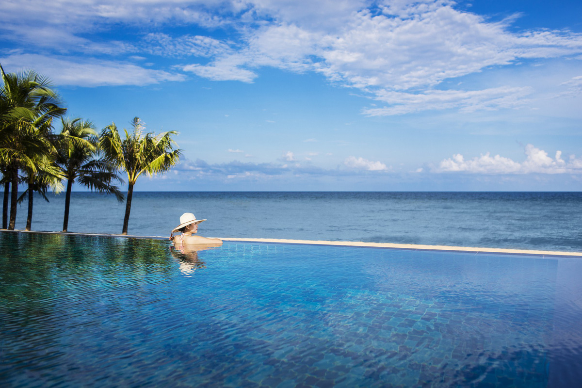 lalya-ninh-van-bay-pool