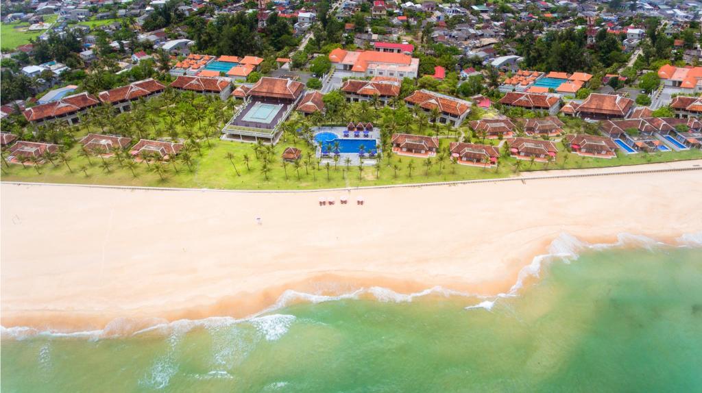 Lapochine Beach Resort