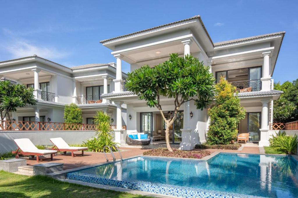 melia-vinpearl-cam-ranh-beach-resort-khanh-hoa