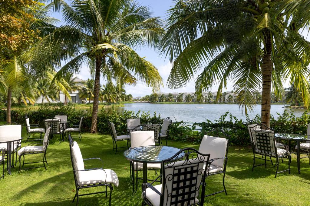melia-vinpearl-cam-ranh-beach-resort-khanh-hoa