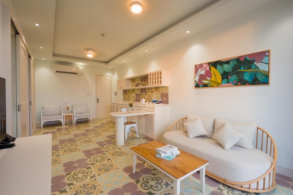 Moodhoian Riverside Resort & Spa