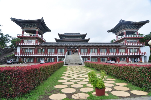 ngoi chua noi tieng duoc tuyen tu yakcheonsa