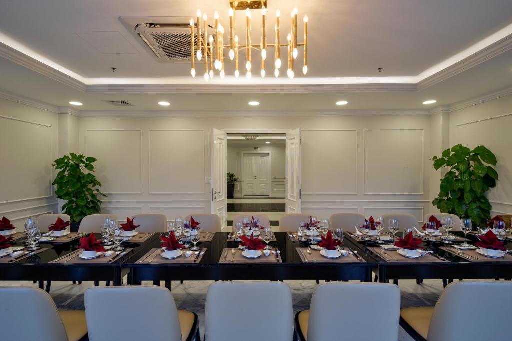 nhà hàng phục vụ món Âu